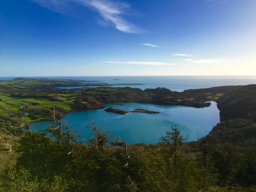 Дома для отпуска Cedar Boathouse Overlookng Baltimore, West Cork & Islands Болтимор-60